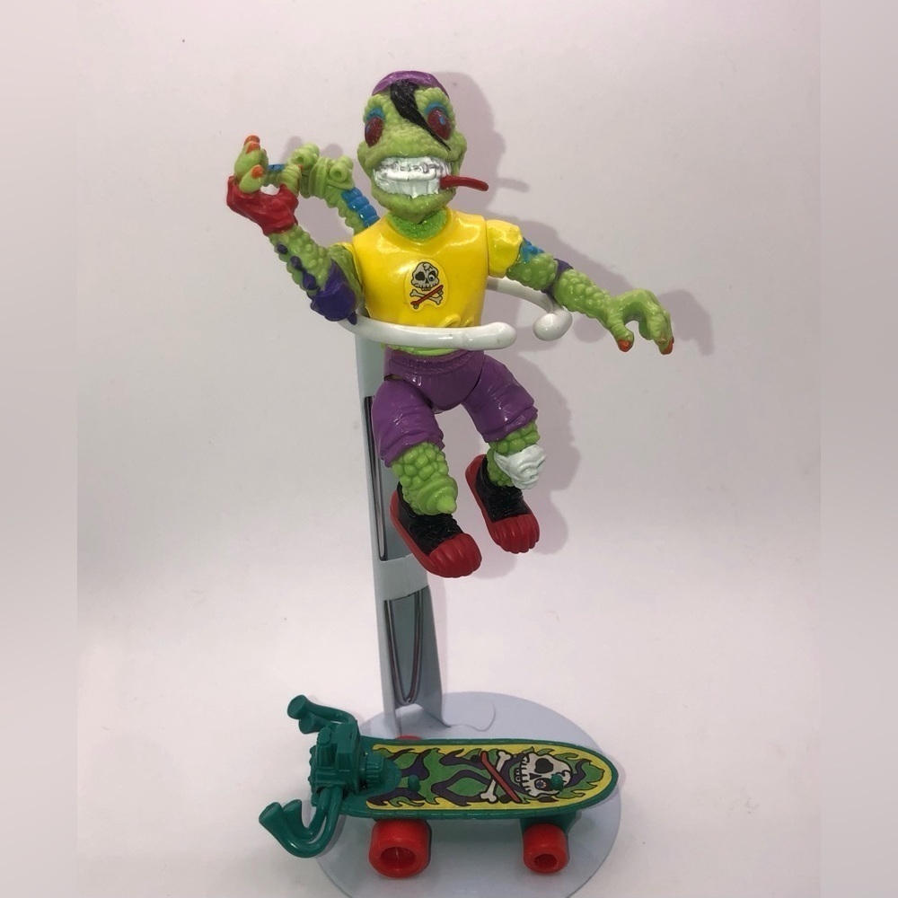 90S TMNT Mondo Gecko Action Figure 100% Complete w Skateboard Accessory
